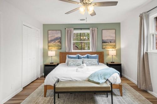 Sleep16-Close2NRG-KingBed-GameRm-HotTub-FencedYard in Oak Hill 