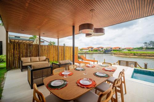 Bz53 Casa c/ piscina em frente ao Canal - Arete – khách sạn tại Praia Baia Formosa
