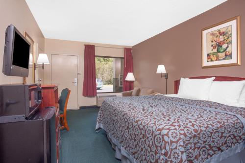 Days Inn by Wyndham Dublin GA - image 29