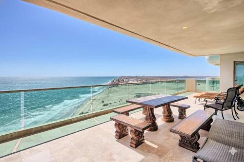 Ocean Wrap Around Oceanfront Balcony at Tessoro – khách sạn tại Las Conchas