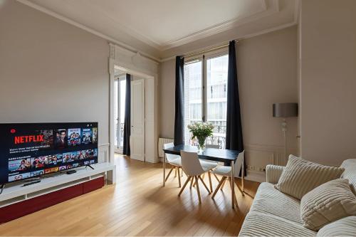 Eiffel View - Elegant 1BR - Terrace