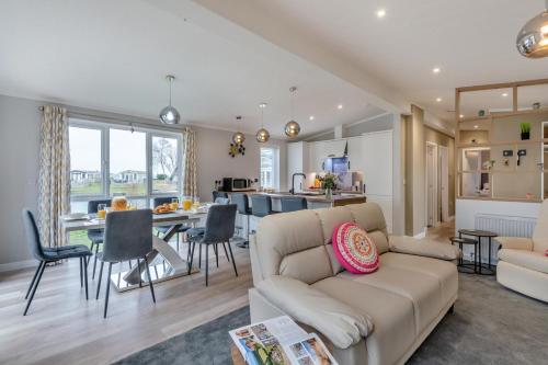 Iekārtas, 3 Bed in Tallington oc-s30309 in Greitforda