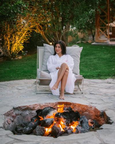 The Good House- Hot Spring Hideaway - image 18