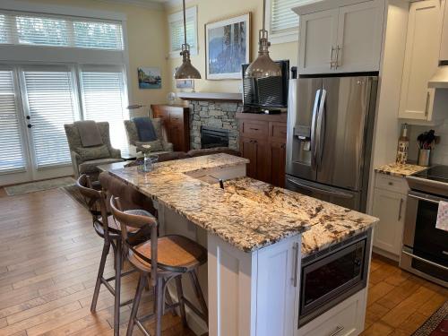 Qualicum Landing Beachside Home in Qualicum Bay (BC)