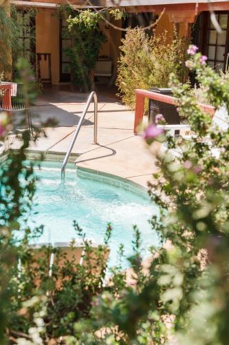 The Good House- Hot Spring Hideaway in Desert Hot Springs, USA