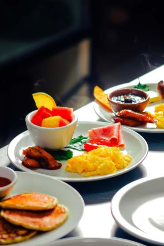 Food and beverages, Hotel Peten Express in Flores