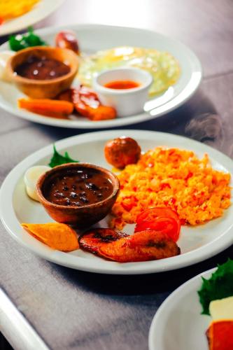 Food and beverages, Hotel Peten Express in Flores
