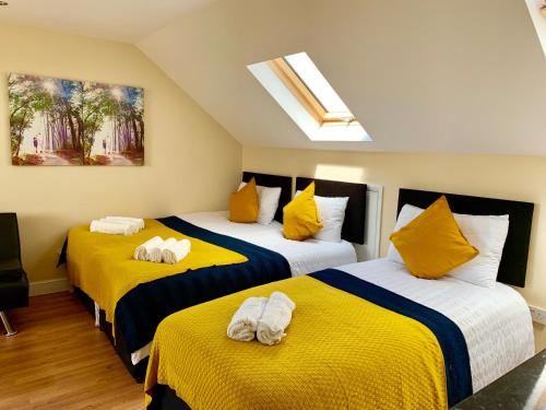 London Studio Apartments, Private Bathroom, Kitchenette, Parking, NP7, Londres