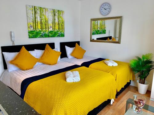 London Studio Apartments, Private Bathroom, Kitchenette, Parking, NP6, London