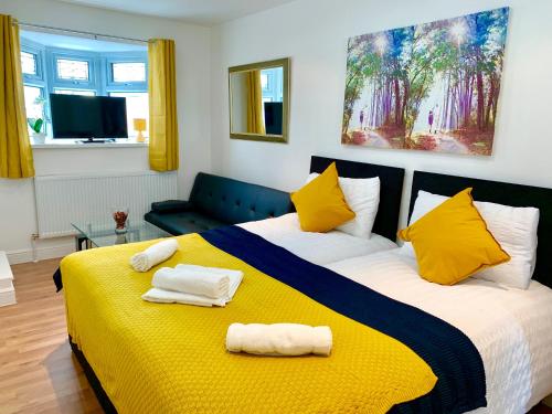 London Studio Apartments, Private Bathroom, Kitchenette, Parking, NP3, Londýn