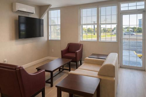 Howard Johnson by Wyndham Lake City - image 31