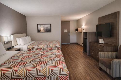 Howard Johnson by Wyndham Lake City - image 19