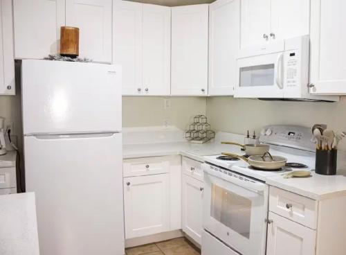 The Cozy Abode On Beagle Street- 3BR 2BA -Sleeps 16- Pool in Clairemont Mesa East
