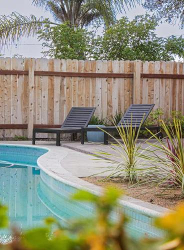 Garden, The Cozy Abode On Beagle Street- 3BR 2BA -Sleeps 16- Pool in Clairemont Mesa East