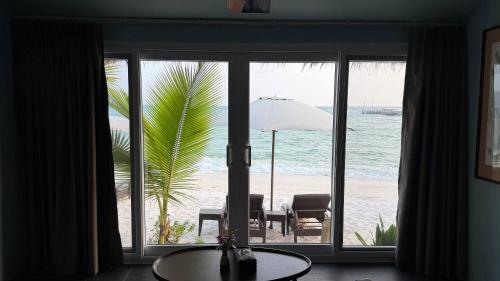 WHITE SAND ARK RESORT in Koh Rong