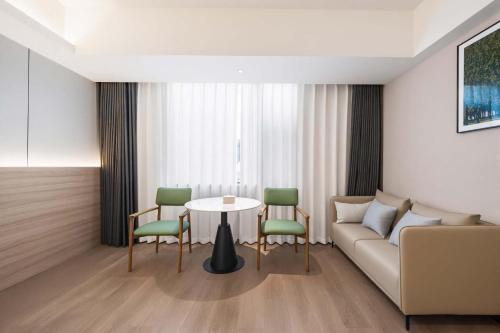Létesítmények, 上海悦来度假酒店Shanghai Joy International Resort Hotel in Sanghaji Int'l Tourism Resort és Disney Land