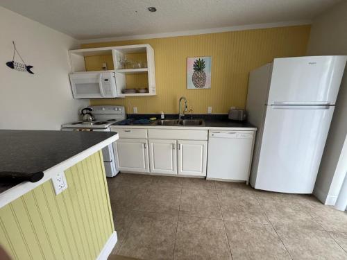 2BR Steps to Beach & Downtown w pool Unit 2 in Cocoa Beach