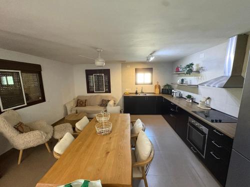 Villa Trompetilla & Casa Cactus Luxury Wellness Villa with Pool, Yoga Studio & Hammam for 20p in Mon in Montes de Malaga