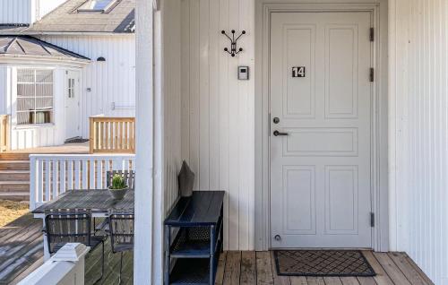 Hotellet från utsidan, Beautiful Home In Varberg With House Sea View in Getterön