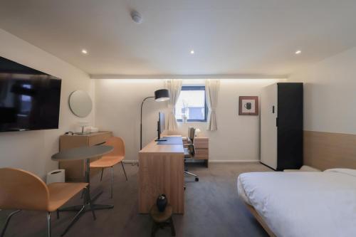room detail thumbnail 2