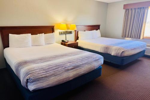 2 queen beds