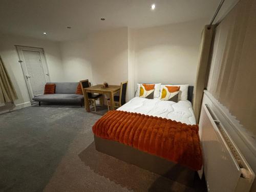 Jolly Jupiter at The Moon in 龐蒂浦