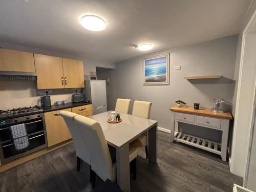 Jolly Jupiter at The Moon in 龐蒂浦