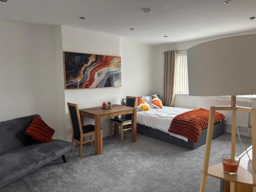 Jolly Jupiter at The Moon in 龐蒂浦