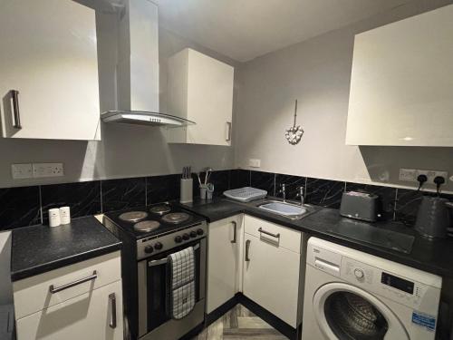 Jolly Jupiter at The Moon in 龐蒂浦