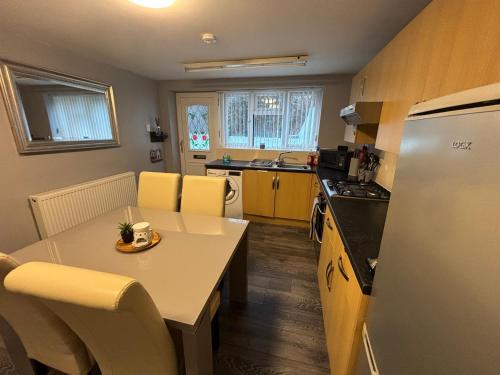 Jolly Jupiter at The Moon in 龐蒂浦