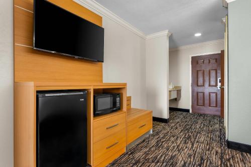 Quality Inn Alexander City - image 25