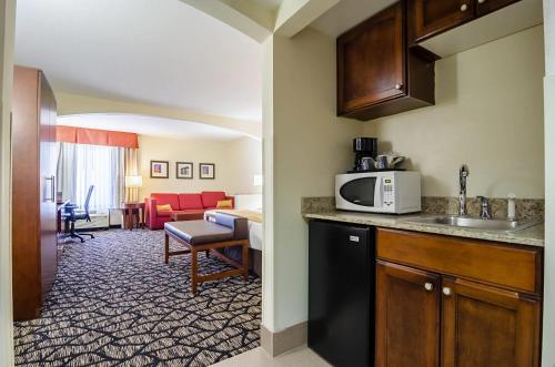 Comfort Suites Innsbrook - Short Pump - image 16