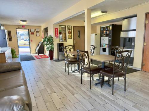 Econo Lodge Lansing - Leavenworth in Lansing, USA