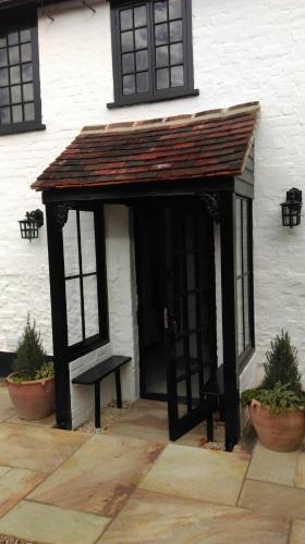 Henry VIII Cottage in the heart of Henley - image 8