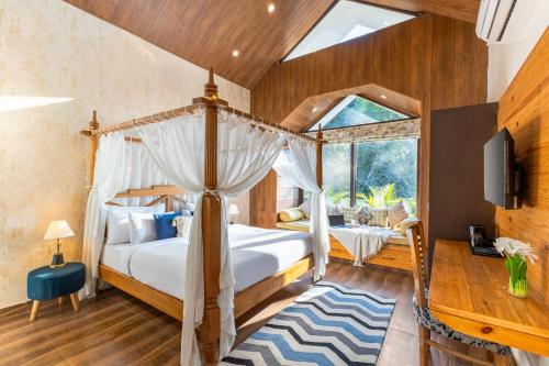 Rahta Villa3-BHK Retreat with Picturesque Balcony & Patio, Rājpur