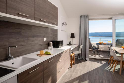 Luxury Apartment Jolara - With Heated Pool - Deluxe Suite 18 in 米米采