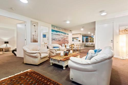 Serenity Guest House near Arthurs Seat Summit