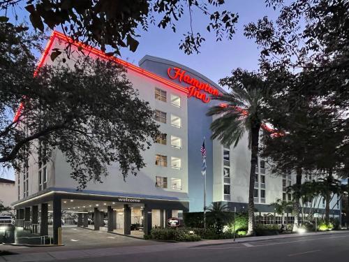 Exterior view, Hampton Inn Miami-Coconut Grove/Coral Gables in Coconut Grove