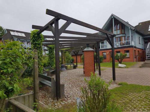 Exterior view, Ferienwohnung im Zeesenhaus im 1 OG mit Balkon in Altensien