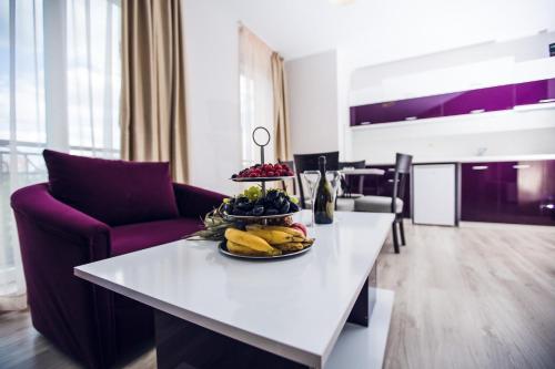 Avenue Deluxe Hotel - image 14