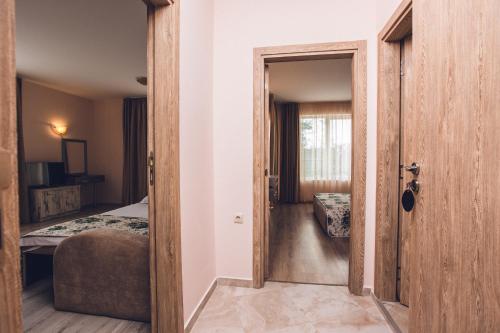 One-Bedroom Apartment (2 Adults + 2 Children) image 6