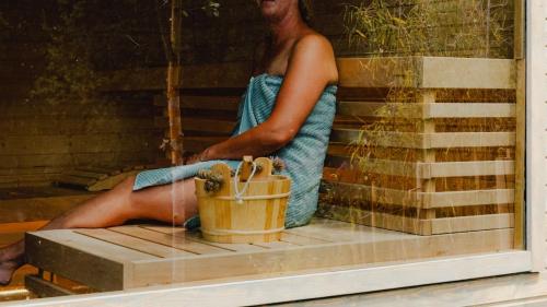 Tinyhouse direkt am See Angeln Ruderboot SUP Spa Sauna und Hot Tub in Twist