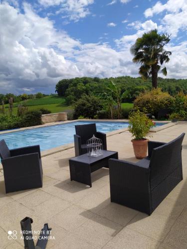 Gîte avec piscine partagée (Gite avec piscine partagee) in Verteillac