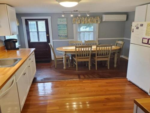 Viesnīcas āriene, Enjoy A Classic Long Beach Island Summer At This Spacious 5-Bedroom, 2-Bathroom Beach House In Ship  in Ship Bottom (NJ)