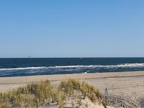 Viesnīcas āriene, Enjoy A Classic Long Beach Island Summer At This Spacious 5-Bedroom, 2-Bathroom Beach House In Ship  in Ship Bottom (NJ)