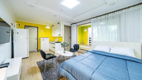 room detail thumbnail 0