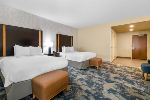 2 queen beds