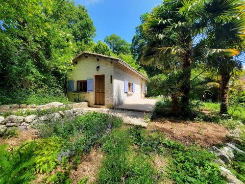 Chambre d'étape et Gîte de séjour- DomaineSalamandre-fr - Piscine, Nature, GR65 et Télétravail – khách sạn tại Cazes-Mondenard