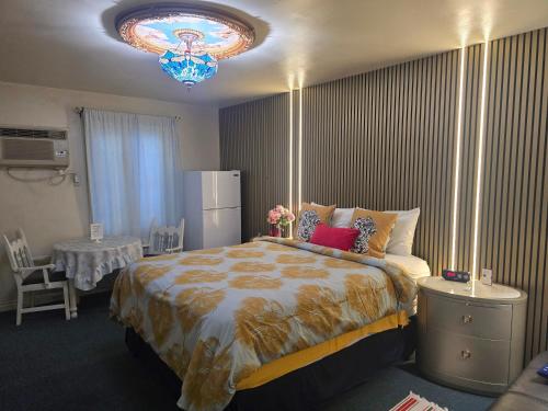 THE NEW STAR MOTEL - 1950s Extended-Stay Lodging and Retreat Center in Moreno Valley, USA