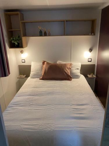 Mobilhome proche océan, piscine chauffée (Mobilhome proche ocean, piscine chauffee) in كابريتون